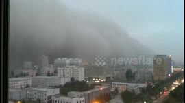 A whole Chinese city got enveloped by a sandstorm 1