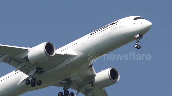 Huge Airbus A350 performs rare wing wave at German airport