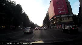 dashcam - stop on the crossing and pass on the redlight