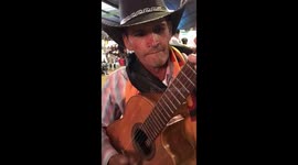 Nuevo idolo musical, que deleite, QUE SONRISA!