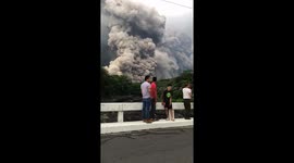 Erupcion de volcán de fuego Guatemala