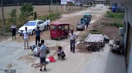 徐州 村民公路晒麦 迎亲宝马车打滑撞人死亡