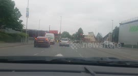 Van driver reverses into car at traffic lights