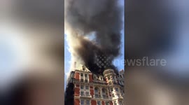 Huge plume of smoke from fire at London's Mandarin Oriental hotel