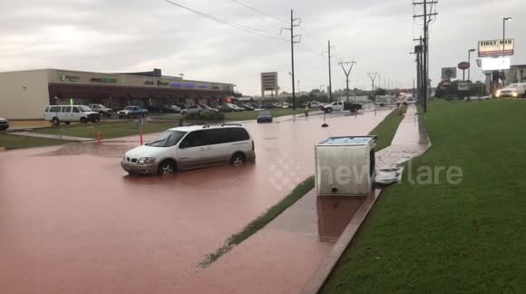 Cars left stalled on road as flash floods hit Oklahoma City area