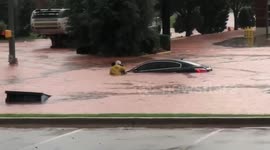 Man risks his life to save woman trapped in car during Oklahoma flash flooding