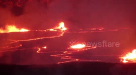 Hawaii lava lake erupts at night