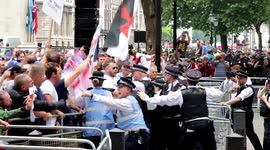 Tommy Robinson protesters clash with police outside Downing Street