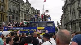 Tommy Robinson protestors scale atop tourist sightseeing bus