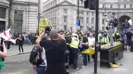 Police forced to retreat by Tommy Robinson supporters in Trafalgar Square