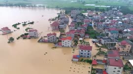 Firefighters rescue residents trapped in southern China floods
