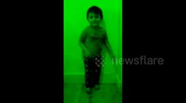 Asian Kid loves to Alien Dance