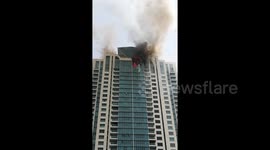 Debris flies as major fire breaks out at Beaumonde Towers in Mumbai
