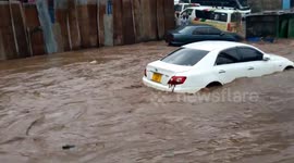 Nairobi floods sweep vehicles