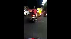 Driver's moped blinds road users with strobe lights every time he brakes during Manila rush hour