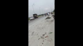 Fighting with the robber armed with weapons on the road