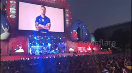 Eerily synchronised Viking clap as fans in Russia salute Icelandic player