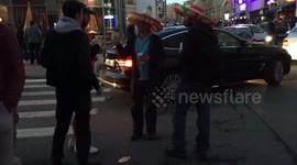 Mexican World Cup Fans celebrating with Russians on Saint Petersburg’s notorious Bar Street at 3am. (20/06/2018)