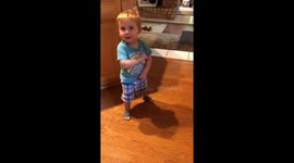 Toddler stops mid-sentence to break into epic dance moves when the beat drops