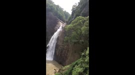 Dunhida falls Sri Lanka