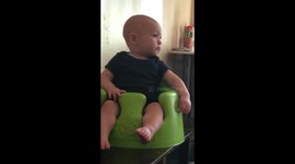 CUTEST pooping baby!