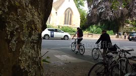 Motorcycle makes illegal cut-through in Oxford