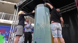 It's a record! World's largest G&T created at London food festival