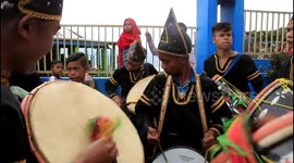 Indonesian 'tambua' drum group entertains visitors