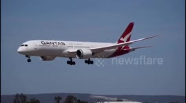 Qantas Dreamliner landing from London