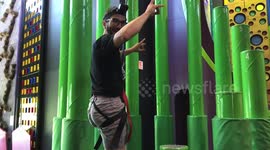 Dad performs amazing stunt at clip and climb Funhouse