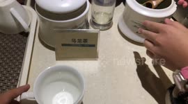 Making Green Tea in an Airline Lounge in China