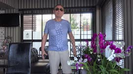 Japanese man sings Thai Song.