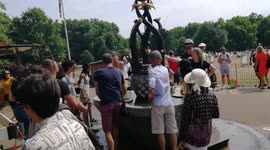 London hottest day thirsty tourists saving monies topping up water at Green park