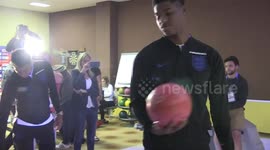 Lingard beats Rashford at bowling!