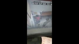 robbers hit the head of the supermarket workers