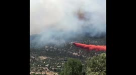 Dramatic footage captures plane dropping retardant to control Colorado fire
