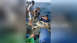 Dramatic rescue of holiday-markers after Thai boat sinks