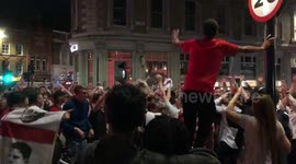 Masses of estatic England fans singing at London Bridge after knocking out Colombia