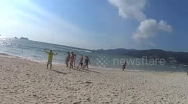 Parasailing: Patong Beach - Phuket Island - Thailand