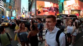 Furious New Yorkers honk horns at pedestrians capturing 'Manhattanhenge'