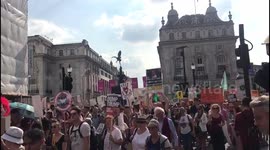 Anti-Trump crowds continue their protest in London