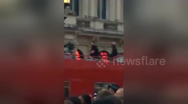 Newsflare Edit - Newsflare Edit - Drake filming music video on red bus in London, Piccadilly Circus.
