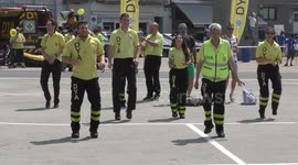 Spanish rescuers show off dance moves -Rescatadores en forma a base de Zumba.