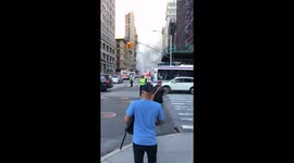 Steam pipe explosion closes street in New York's Flatiron district