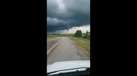 Powerful tornado tears through central Iowa