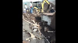 Volunteers from Antigua Al Rescate Collective accompany residents of San Miguel Los Lotes in the search for the remains of their families.