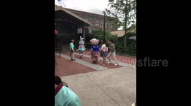 Man hits Shanghai Disneyland mascot on head, gets banned
