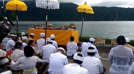 Praying Ceremony in Ulun Danu Temple Bali