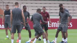 Alexandre Lacazette hilariously denied by VAR during Arsenal training