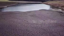 Drone footage of UK reservoir reveals parched land